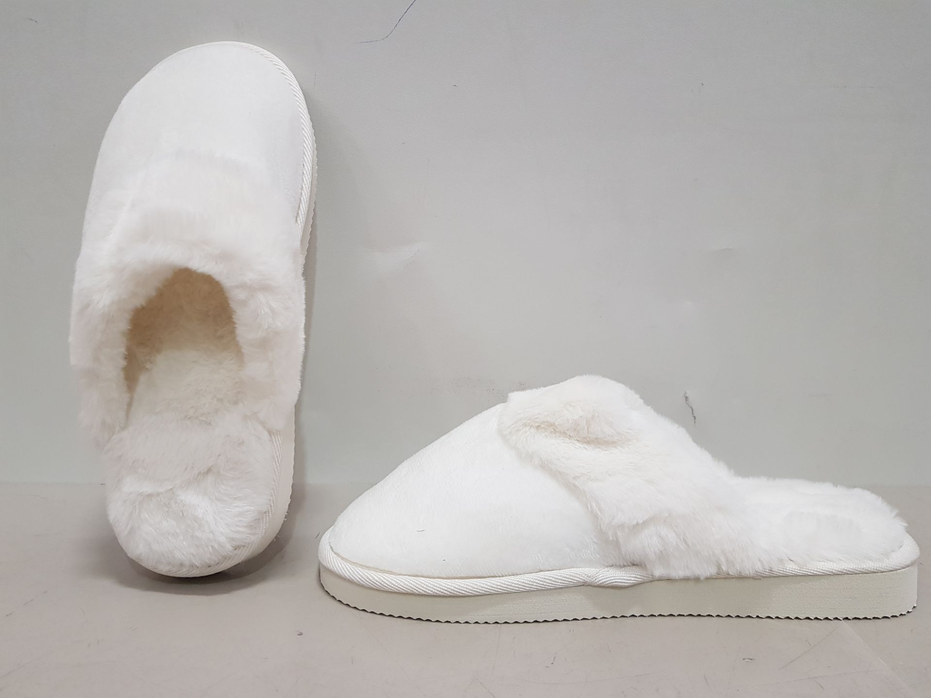 42 X BRAND NEW FAUX FUR INTERIOR AND EXTERIOR - RIBBED SOLE SLIPPERS - ALL IN CREAM - ALL IN SIZE