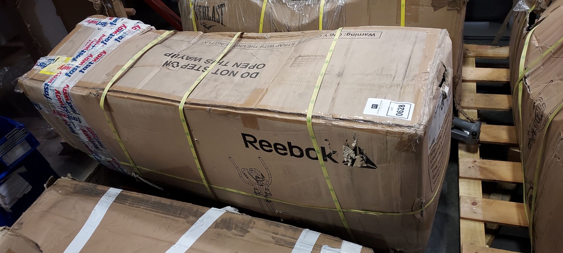 1 X BRAND NEW FACTORY SEALED REEBOK A6.0 CROSS FIT BT 00 IN SILVER GROSS WEIGHT 53.8 KGS (NOTE BOX - Image 2 of 2
