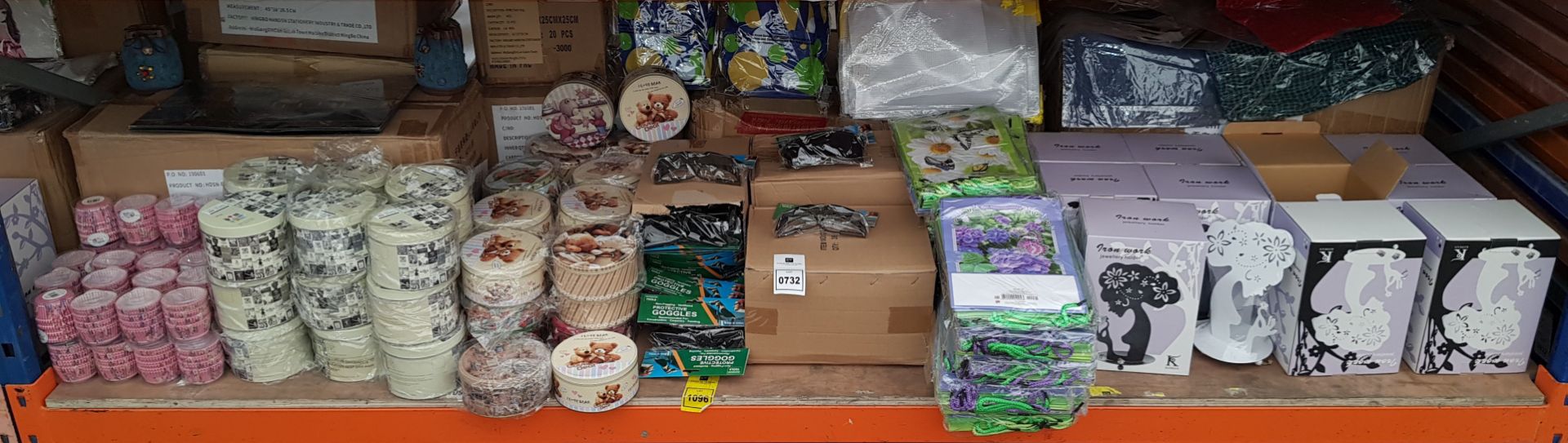 1000+ PIECE BRAND NEW MIXED LOT CONTAINING JEWELLERY HOLDER'S , PROTECTIVE GOGGLES , MONET BOXES ,