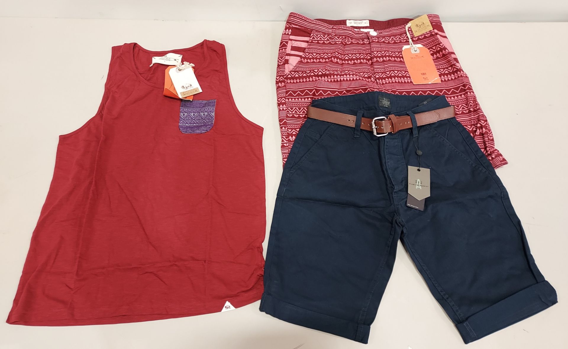 17 X BRAND NEW MIXED LOT CONTAINING 10 SMITH & JONES CHINO SHORTS WITH BELT IN NAVY SIZE 30 , 7