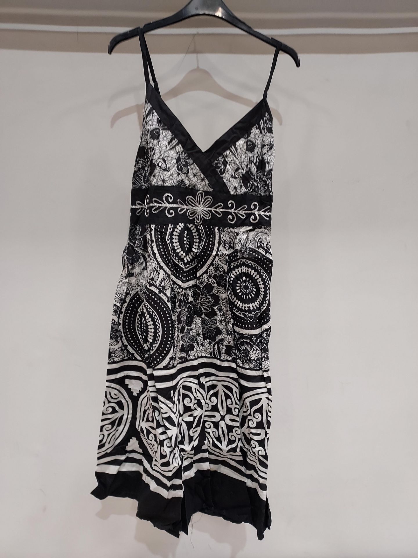 12 X BRAND NEW PISTACHIO SUMMER 2 IN 1 DRESSES IN BLACK/WHITE SIZE SMALL (RRP EACH £25 TOTAL RRP £