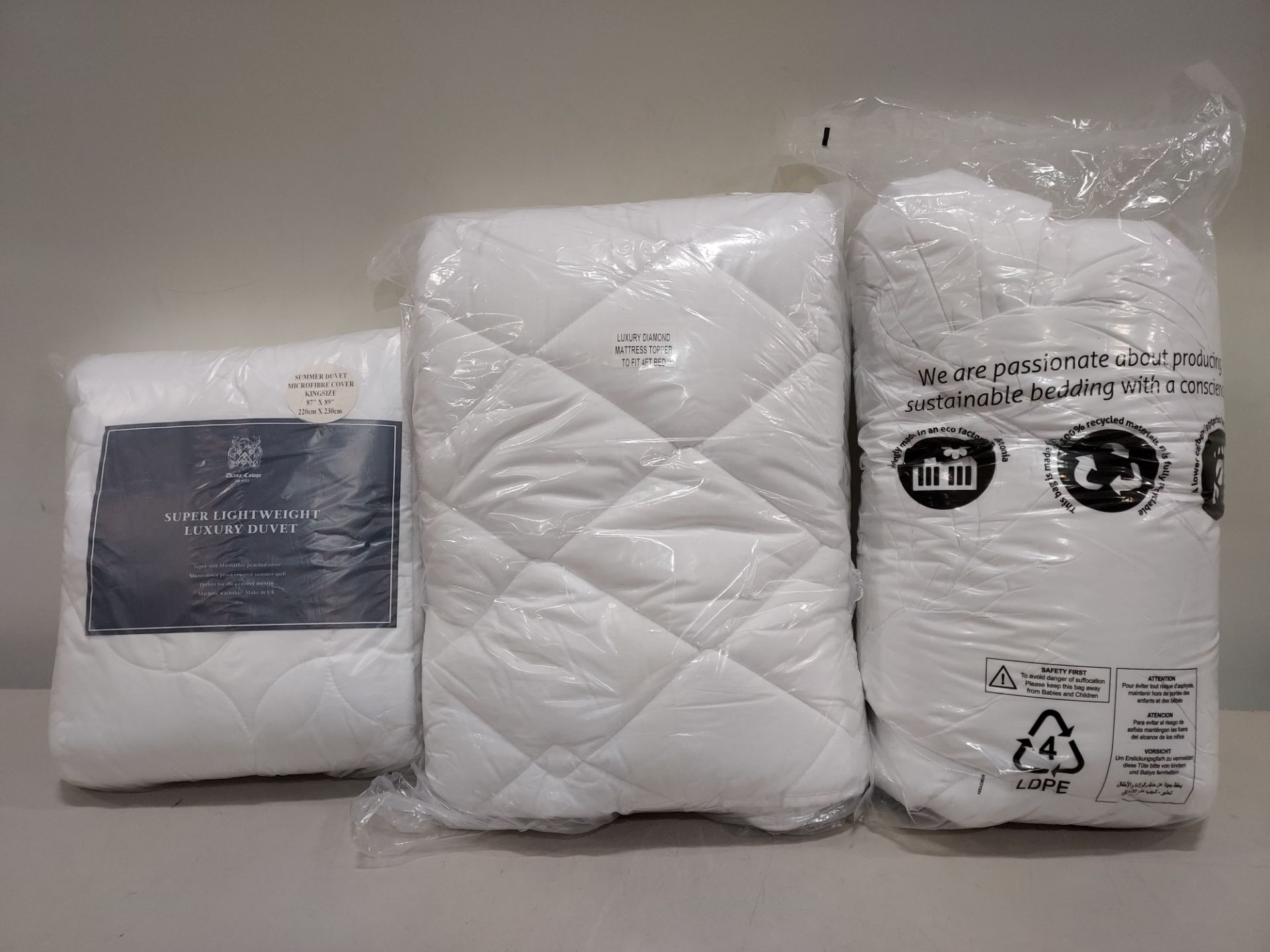 5 X BRAND NEW MIXED DUVET LOT CONTAINING 1 X LUXURY DIAMOND MATTRESS TOPPER - SINGLE 1 X DIANA COMPE