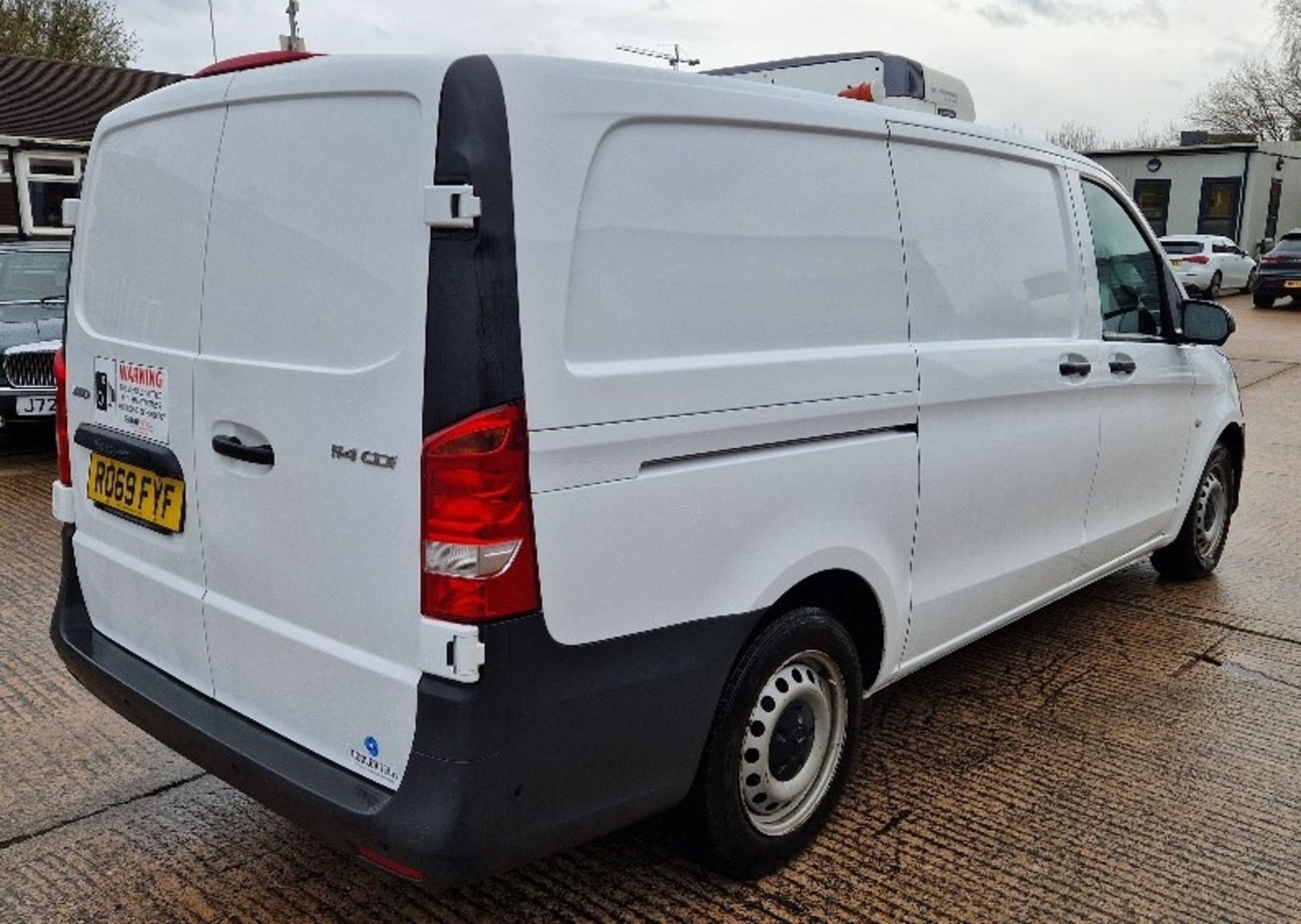 WHITE MERCEDES-BENZ VITO 114 PURE CDI DIESEL PANEL VAN 2143CC FIRST REGISTERED 11/12/2019 REG: - Image 3 of 10