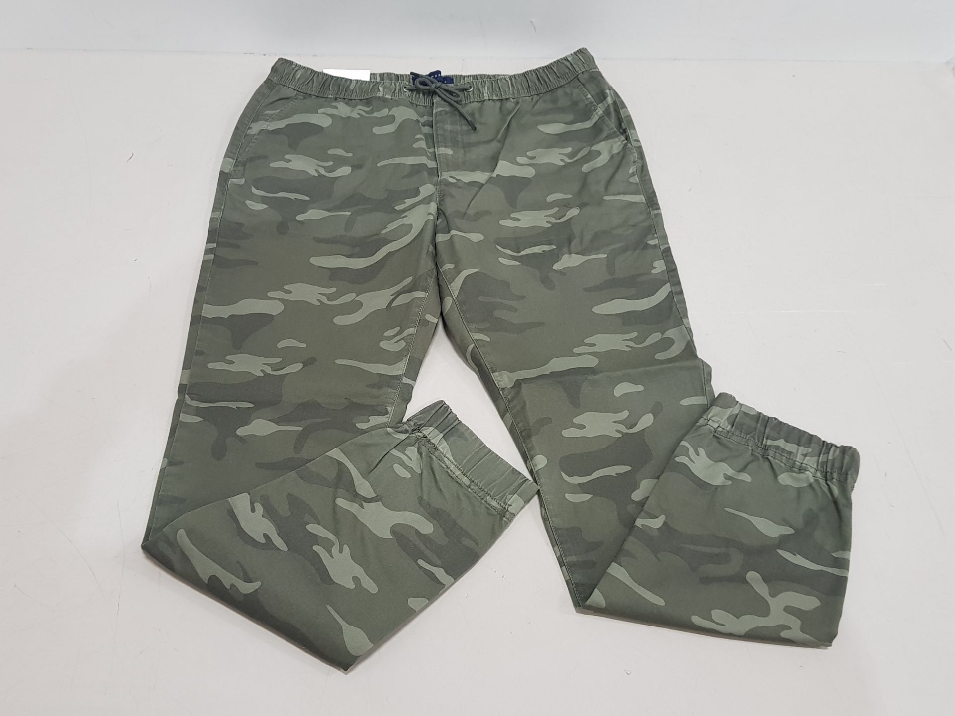 31 X BRAND NEW AEROPOSTALE MENS ANKLE CUFF CHINOS CAMO PRINT SIZES 13 IN SIZE 36R AND 18 IN SIZE 32R