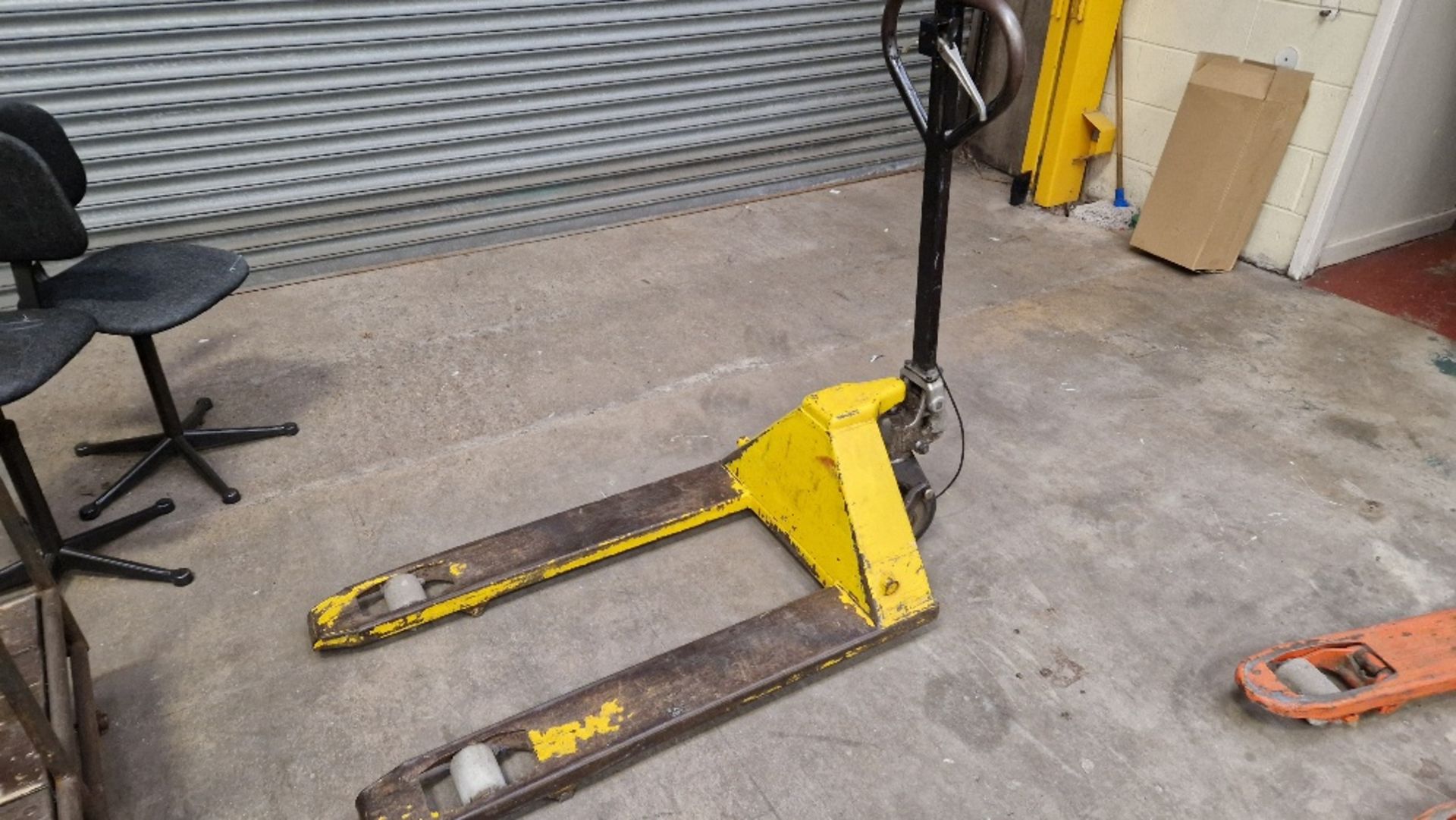 WIDE GAUGE PUMP TRUCK WITH HAND OPERATED BREAK *** PLEASE NOTE: ASSETS ARE LOCATED HASLINGDEN,