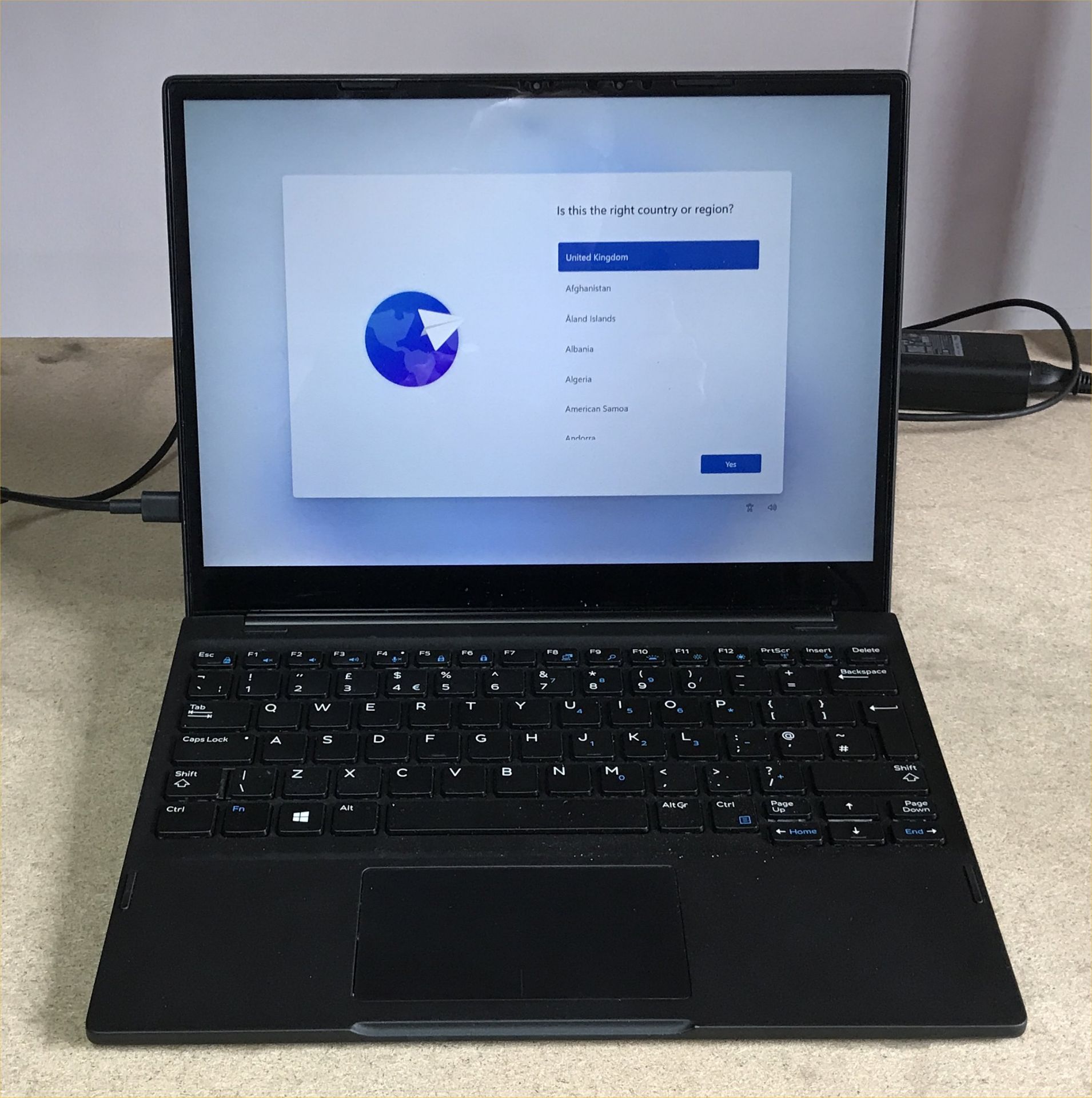 DELL LATITUDE 7285 LAPTOP, INTEL I7-7Y75 CPU, 16GB RAM, 512GB SSD, (NOTE: SCREEN INTERFERENCE), DATA