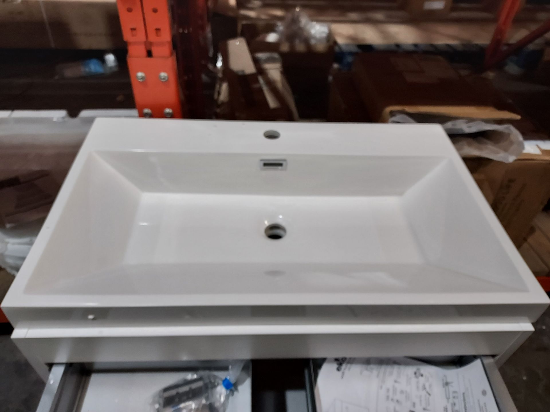 10 X BRAND NEW MIXED ELATION BASINS LOT CONTAINING 7 X 750 GELSTONE BASINS ( 847 ) 3 X 450