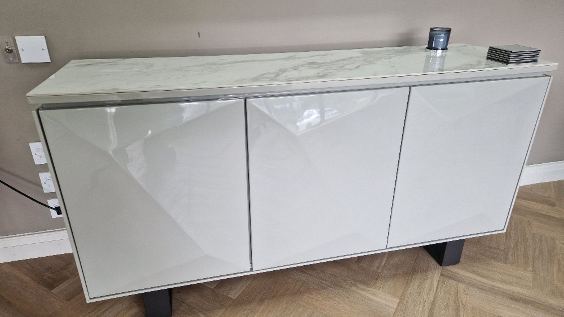 GLOSS GREY THREE DRAWER SIDE UNIT WITH POLISHED STONE TOP AND PUSH OPEN DOORS. *** PLEASE NOTE: