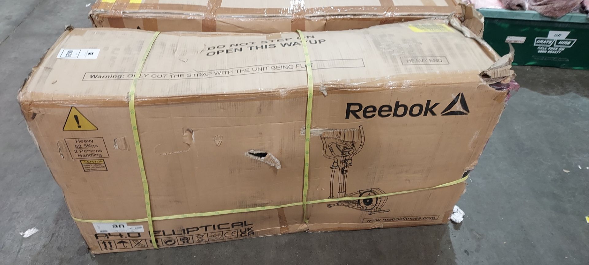 1 X BRAND NEW FACTORY SEALED REEBOK A4.0 CROSS FIT 00 IN SILVER GROSS WEIGHT 54 KGS (NOTE BOX IS - Image 2 of 2