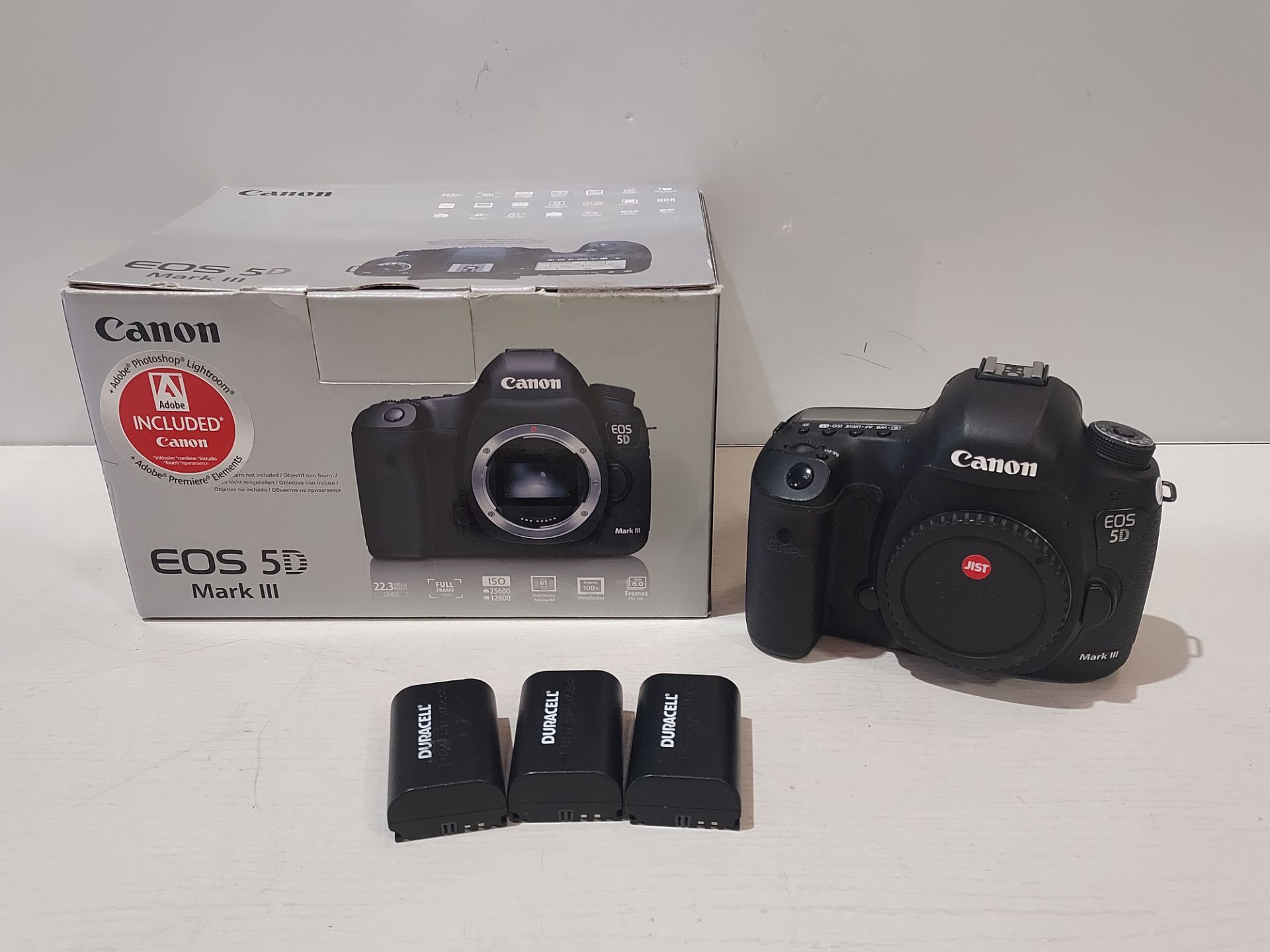 CANON 5D MARK III EOS DIGITAL CAMERA BODY WITH SPARE BATTERIES WITH ORIGINAL BOX - Image 2 of 3