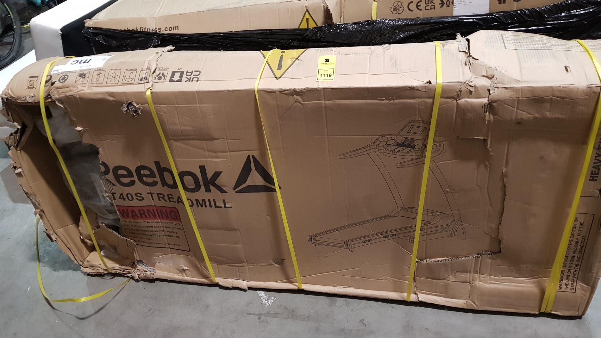 1 X BOXED REEBOK GT40S TREADMILL IN BLACK - IN 1 BOX ( PLEASE NOTE CUSTOMER RETURN AND DAMAGE ON BOX - Image 2 of 2