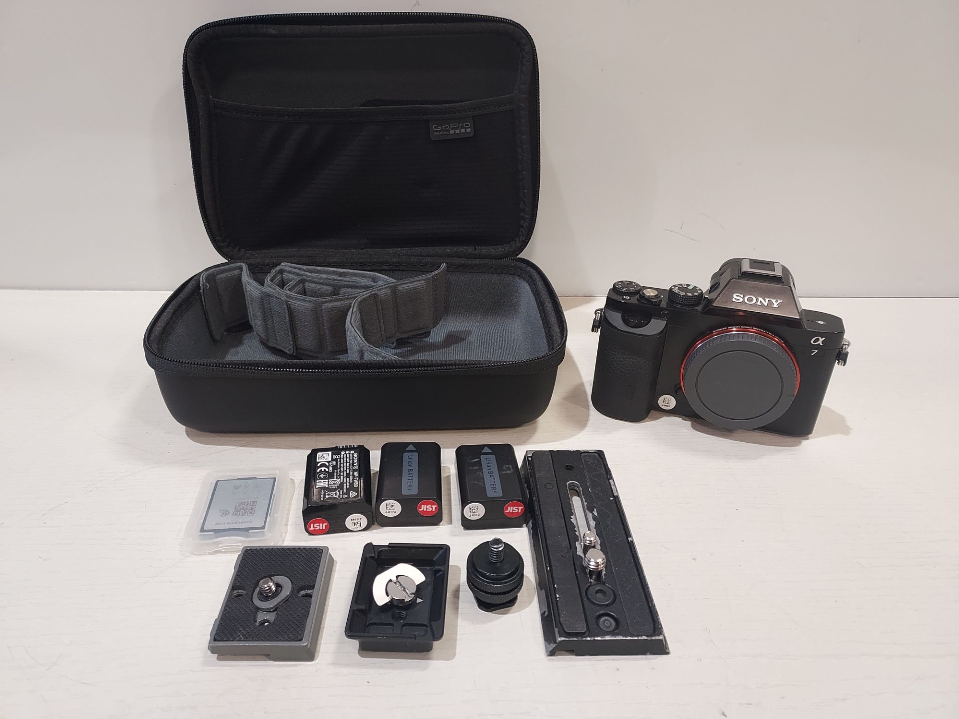 SONY A7 FULL FRAME MIRRORLESS CAMERA BODY WITH SPARE BATTERIES & ORIGINAL BOX - Image 2 of 3