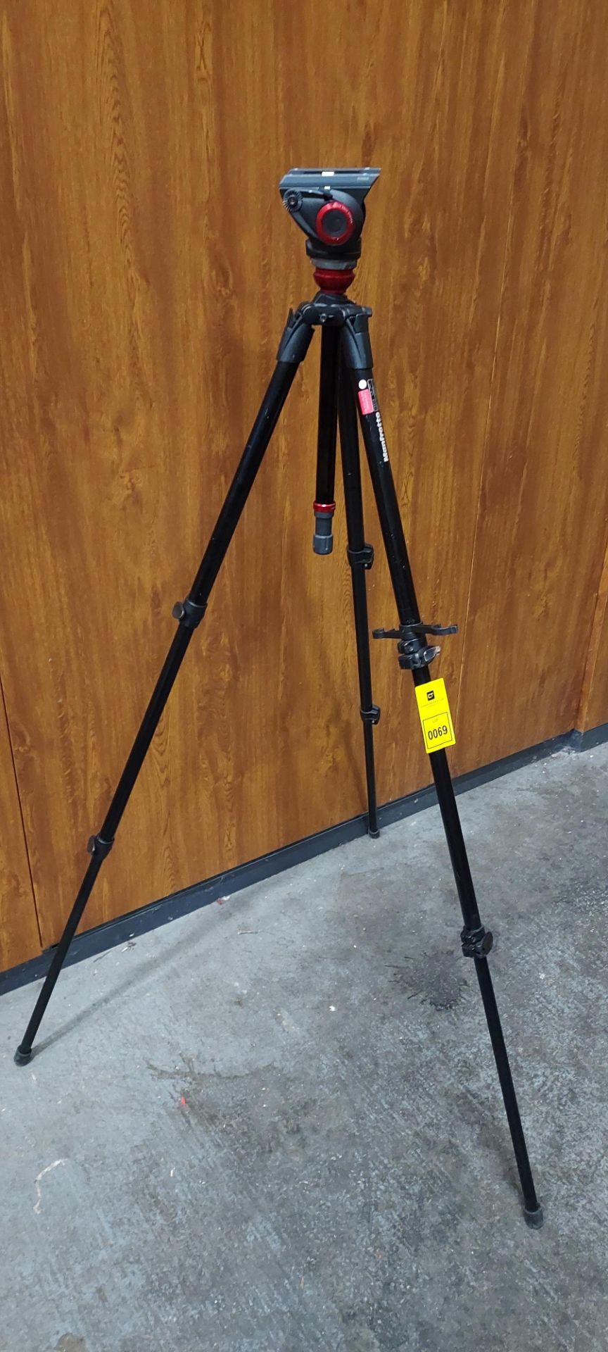 MANFROTTO MVH550AH W/ 755XB TRIPOD SYSTEM - Image 2 of 2