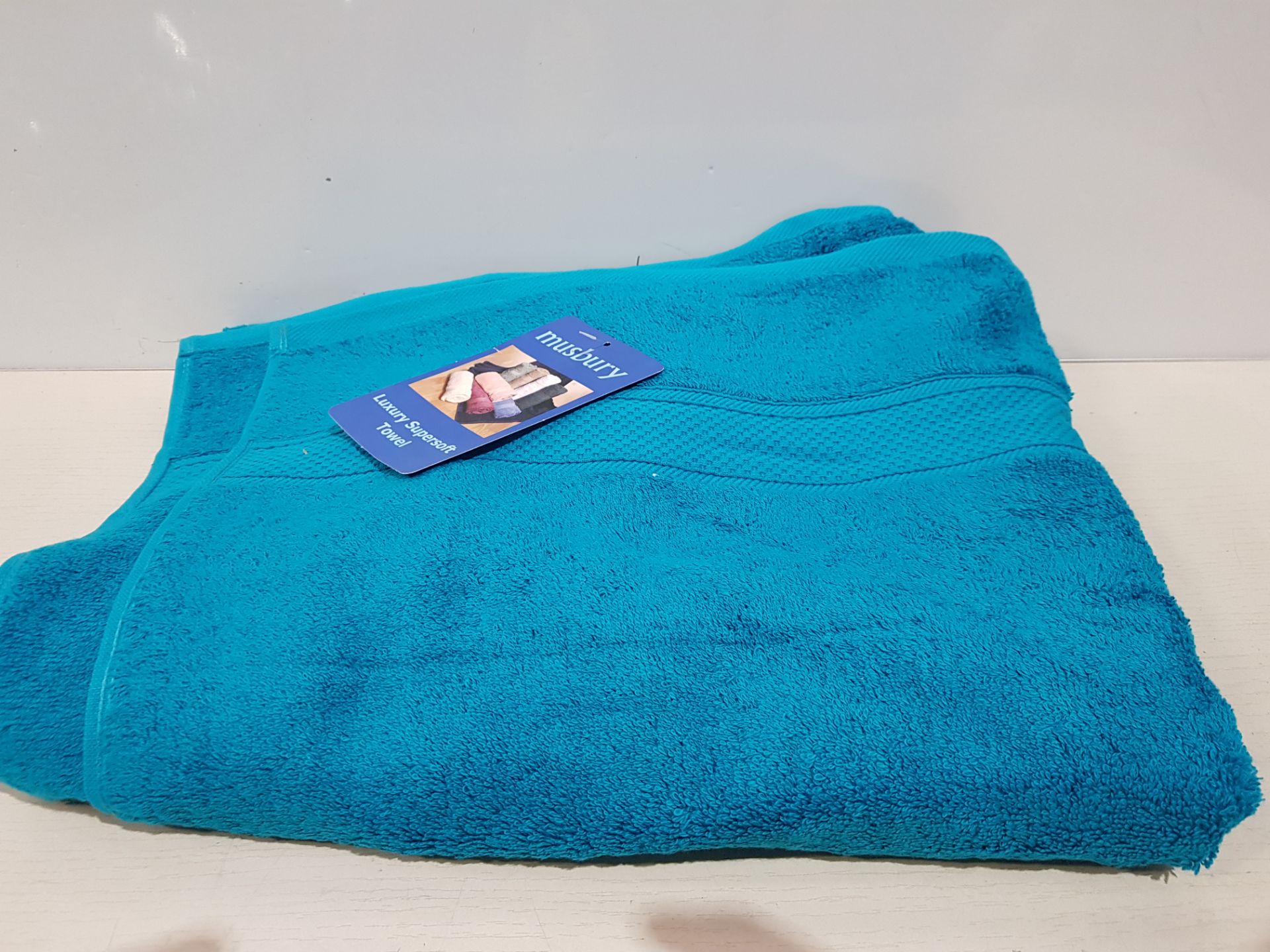 30 X BRAND NEW MUSBURY LUXURY SUPERSOFT TOWELS - ALL IN TEAL - (70 X 127 CM ) - IN 1 BOXES