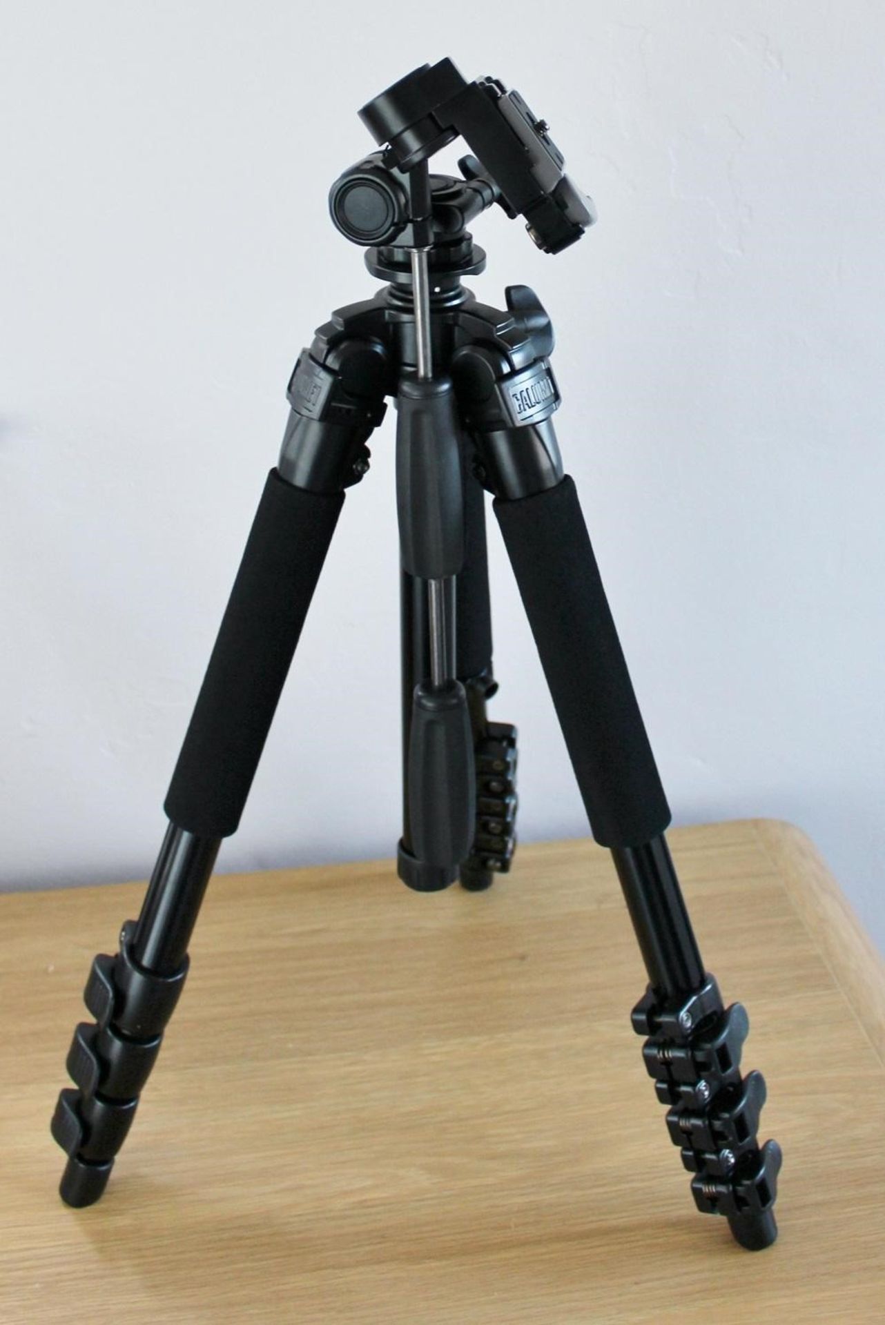 CALUMET SMALL TRIPOD