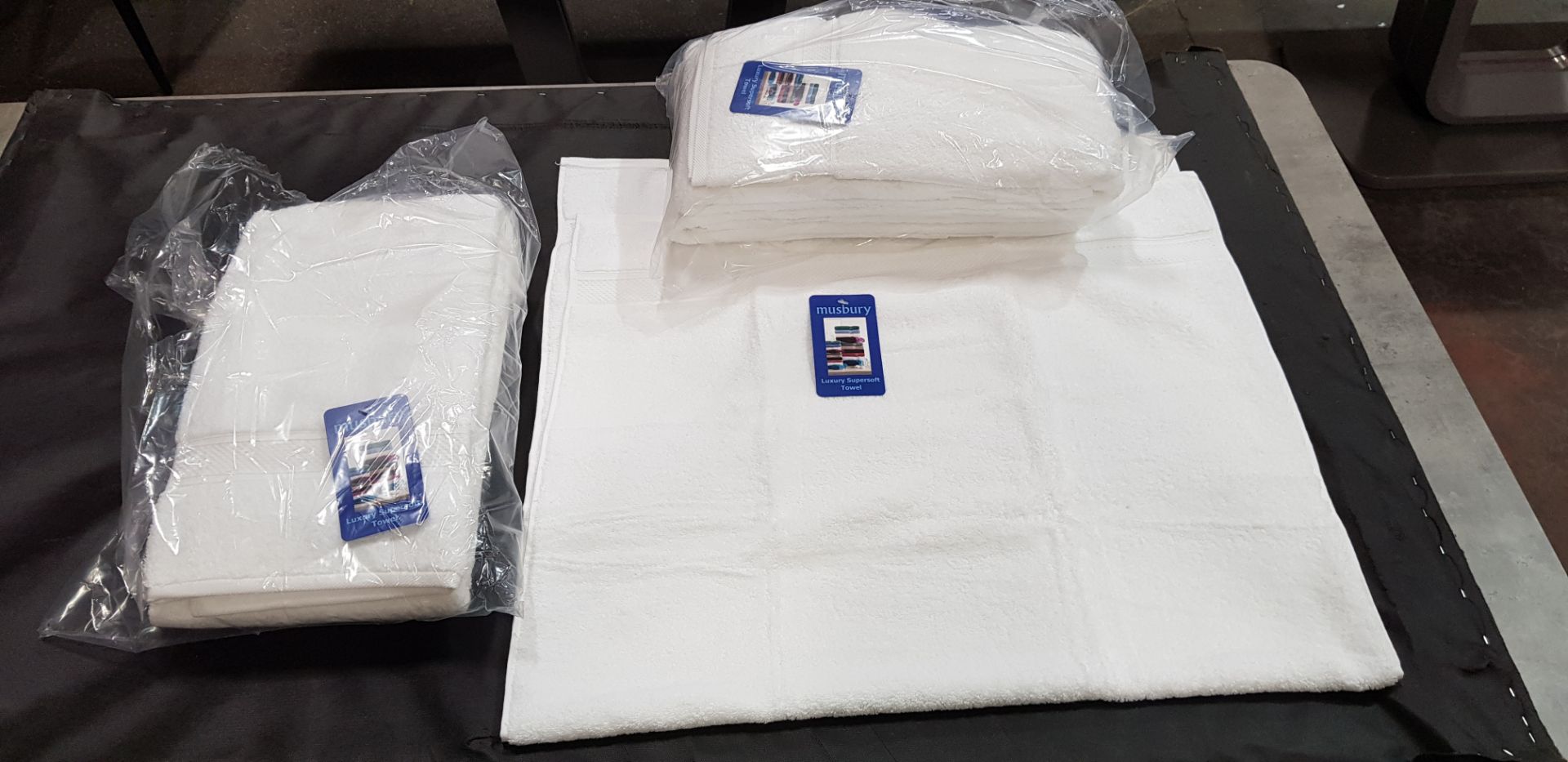 36 X BRAND NEW MUSBURY LUXURY SUPERSOFT TOWELS - ALL IN WHITE COLOUR - ( SIZE : 70 X 127 CM ) - IN 2