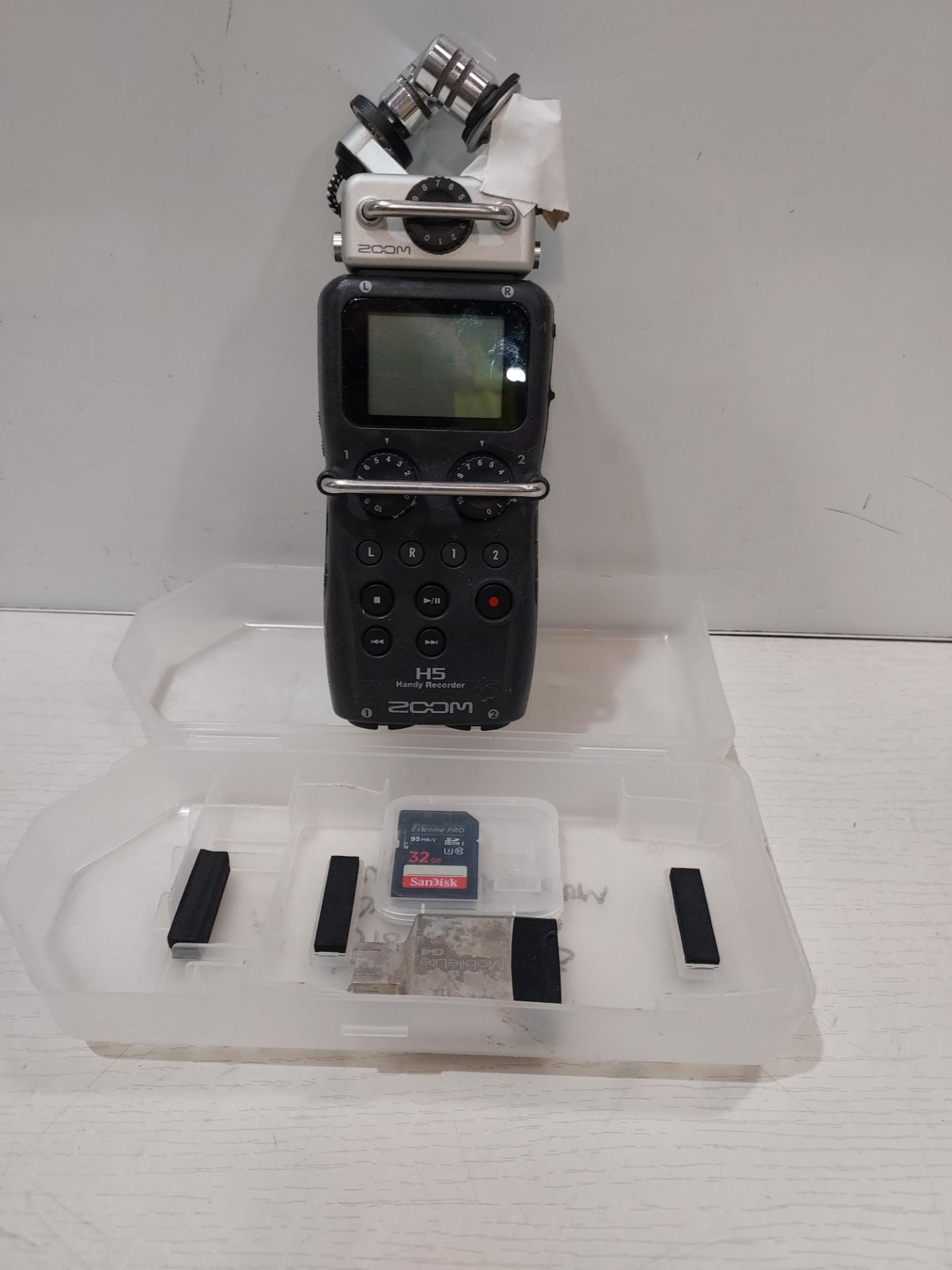 ZOOM H5 4-TRACK PORTABLE AUDIO RECORDER - Image 2 of 2