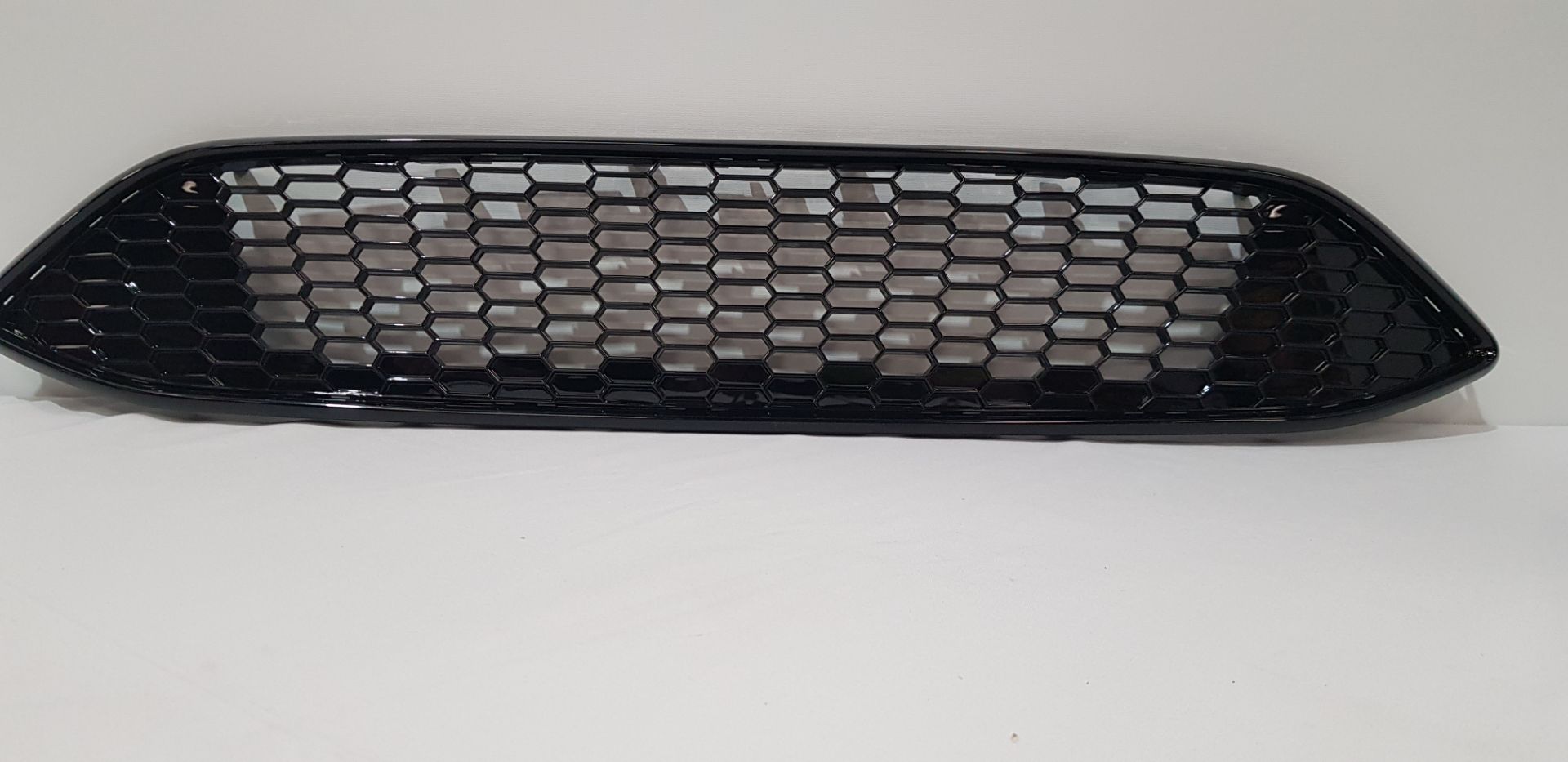 10 X BRAND NEW GLOSS BLACK FORD FOCUS ST LNE SPORT HONEYCOMB MESH FRONT BUMBER CENTRE GRILL PANEL