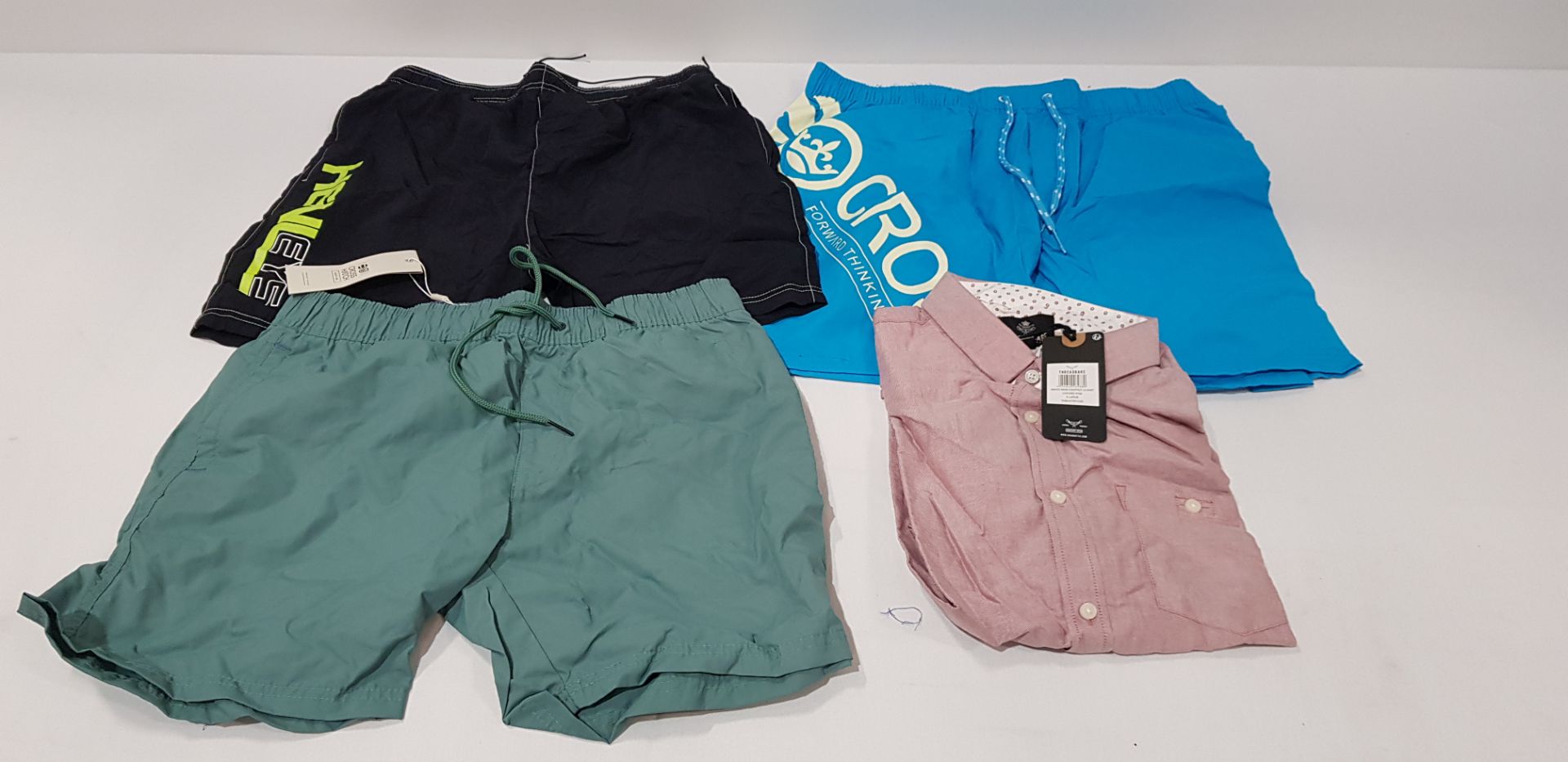 20 X BRAND NEW MIXED LOT CONTAINING 10 MIXED MENS CROSSHATCH AND HENLEYS SWIMMING SHORTS IN MIXED