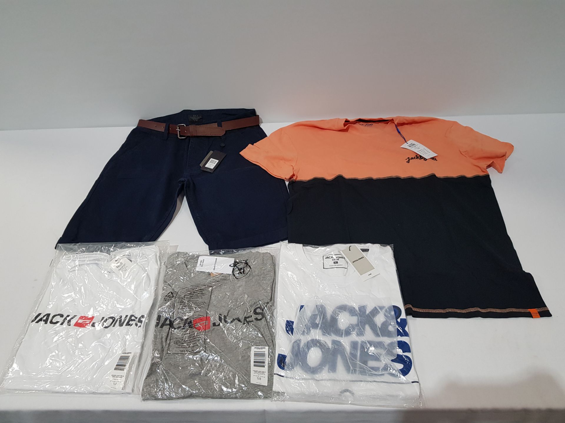 22 X BRAND NEW MIXED LOT CONTAINING 12 JACK AND JONES MIXED STYLES AND SIZES MENS T -SHIRTS, 10