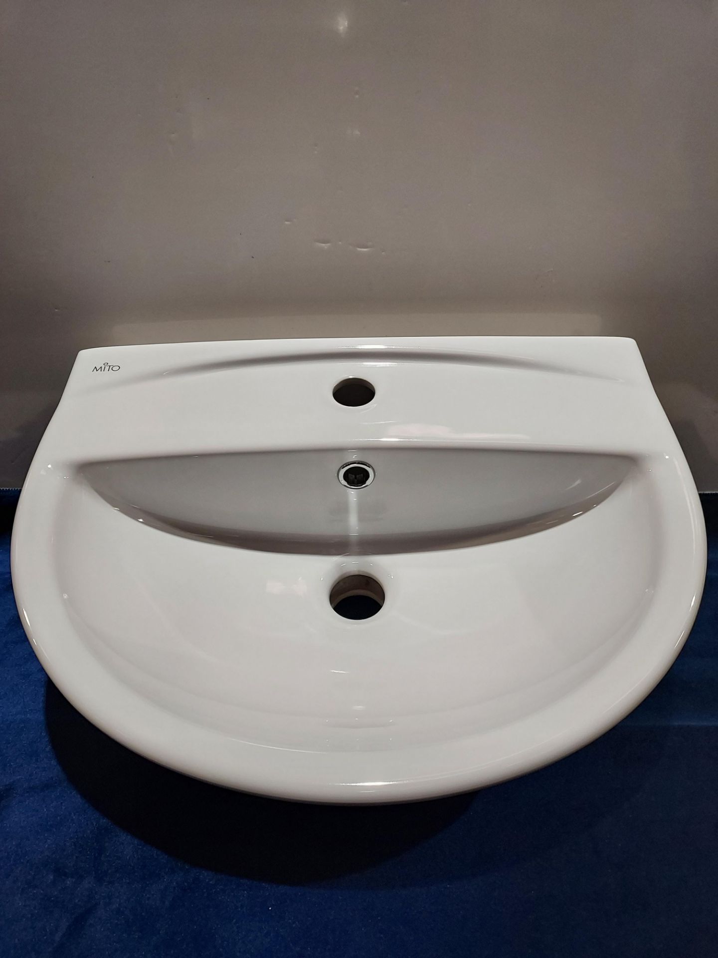 22 X BRAND NEW BOXED MITO WHITE WASH BASINS