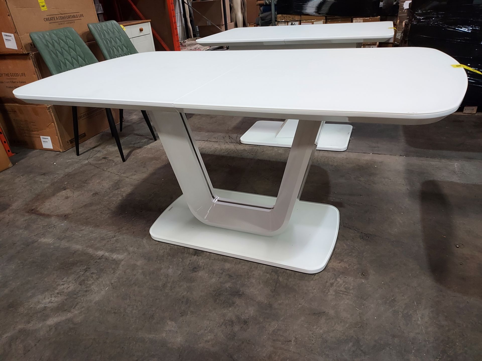 1 X EXTENDABLE LAZZARO DINING TABLE- 160/200CM IN WHITE- NOTE CUSTOMER RETURNS