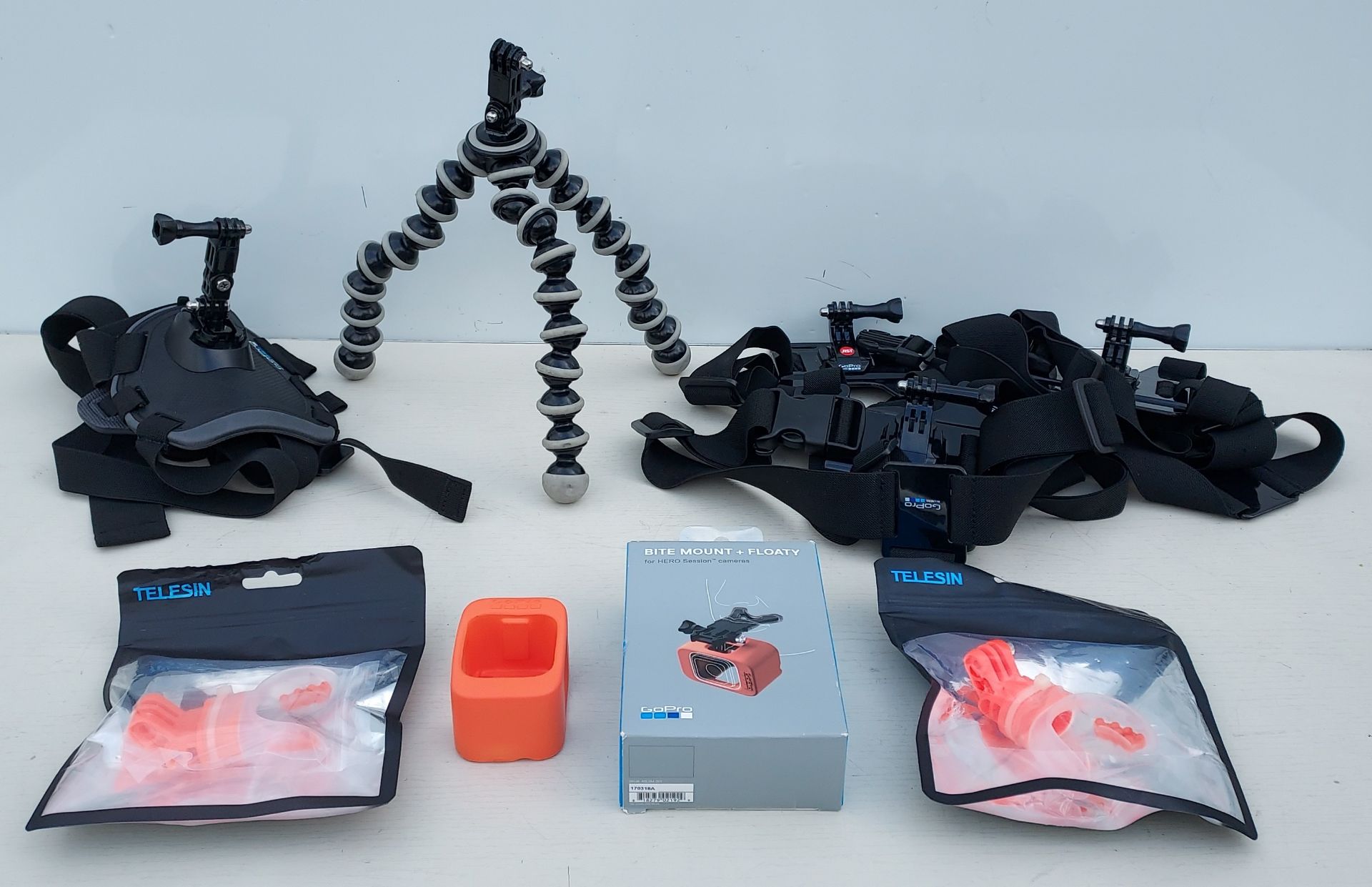 MISC GO PRO / TELESIN LOT OF 9 ITEMS IE. GO PRO - 3 X BODY HARNESSES, 1 X PET HARDNESS, 1 X FLEXIBLE