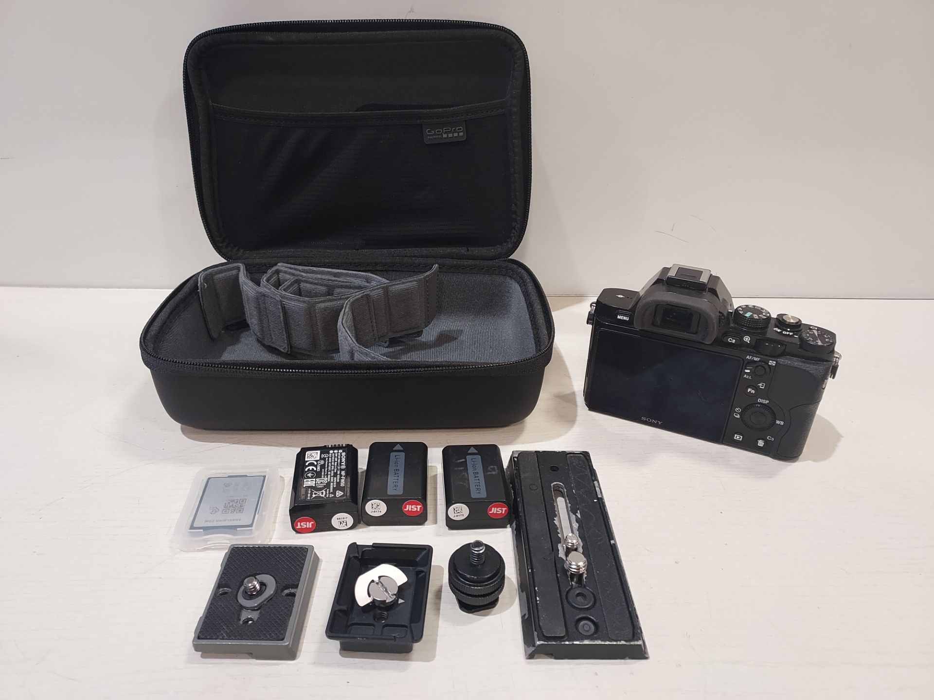 SONY A7 FULL FRAME MIRRORLESS CAMERA BODY WITH SPARE BATTERIES & ORIGINAL BOX - Image 3 of 3