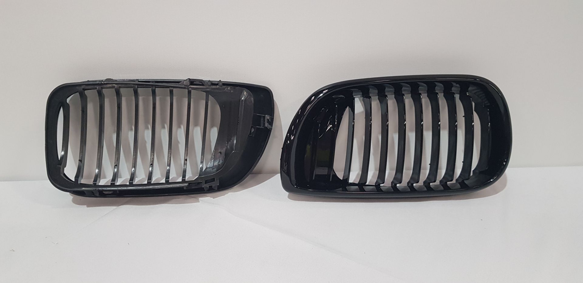 14 X BRAND NEW PAIRS OF GLOSS BLACK FRONT KIDNEY GRILLS FOR BMW E46 4 DOOR - 3 SERIES - 2002 -