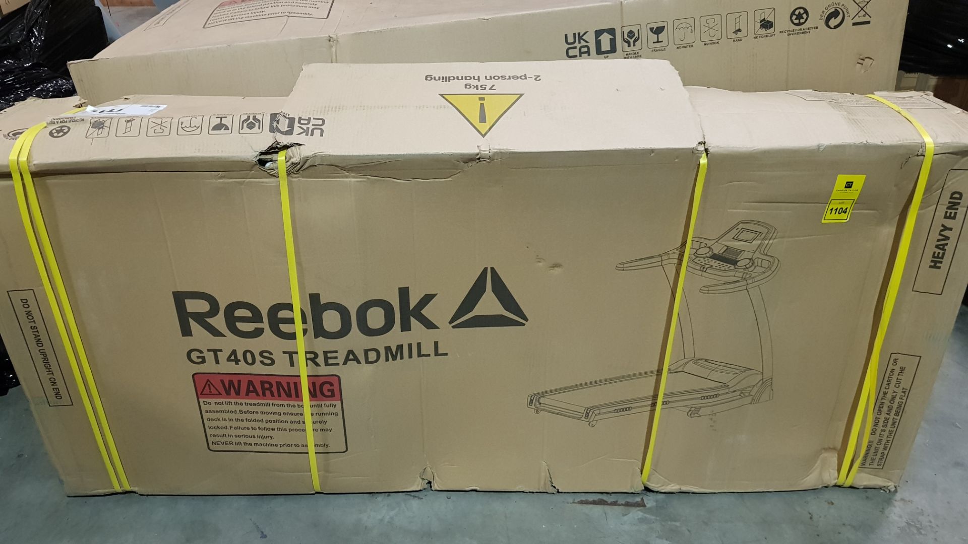 1 X BOXED REEBOK GT40S TREADMILL IN BLACK - IN 1 BOX ( PLEASE NOTE DAMAGE ON BOX ) RRP £ 899.99 - Image 2 of 2