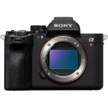 SONY A7R V MIRRORLESS DIGITAL CAMERA BODY WITH SPARE BATTERY & ORIGINAL BOX