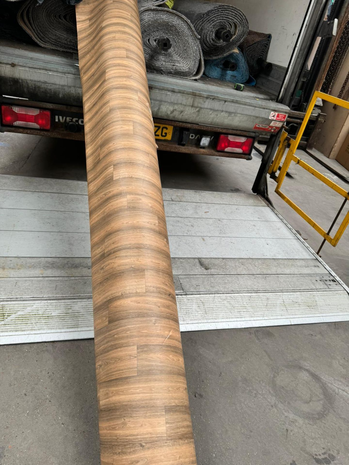 ROLL OF NEW LINO BROWN / WOOD EFFECT 3 M WIDE (50-75M/2 AREA) *** PLEASE NOTE ASSET LOCATED IN