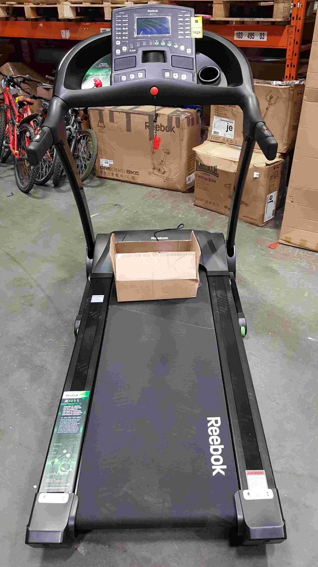 1 X REEBOK ZR11 TREADMILL IN BLACK - BUILT - NO BOX ( TESTED WORKING WITH DAMAGE ON FRONT PLASTIC - Image 2 of 2