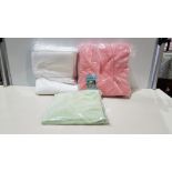 30 X BRAND NEW MIXED LUXURY SUPERSOFT TOWELS - IN VARIOUS SIZES AND COLOURS TO INCLUDE WHITE /