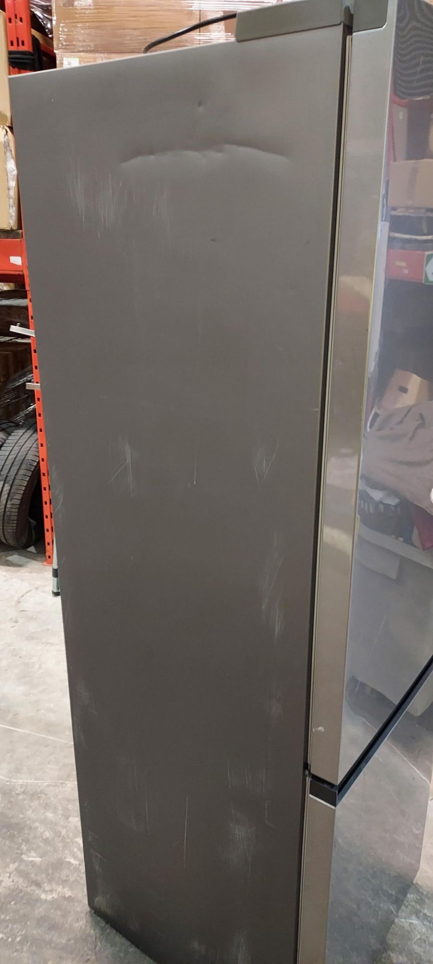 1 X SAMSUNG FRIDGE FREEZER IN GREY (SERIAL NUMBER 062E4EAR800054N ) SIZE 190 CM X 60 CM ( MARKS - Image 2 of 3