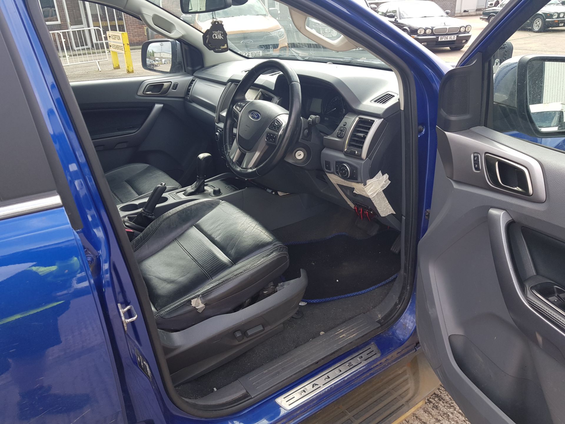 BLUE FORD RANGER LIMITED 4X4 DCB TD DIESEL PICKUP 2198CC FIRST REGISTERED 5/4/2016 REG: MF16YDR - Image 7 of 10