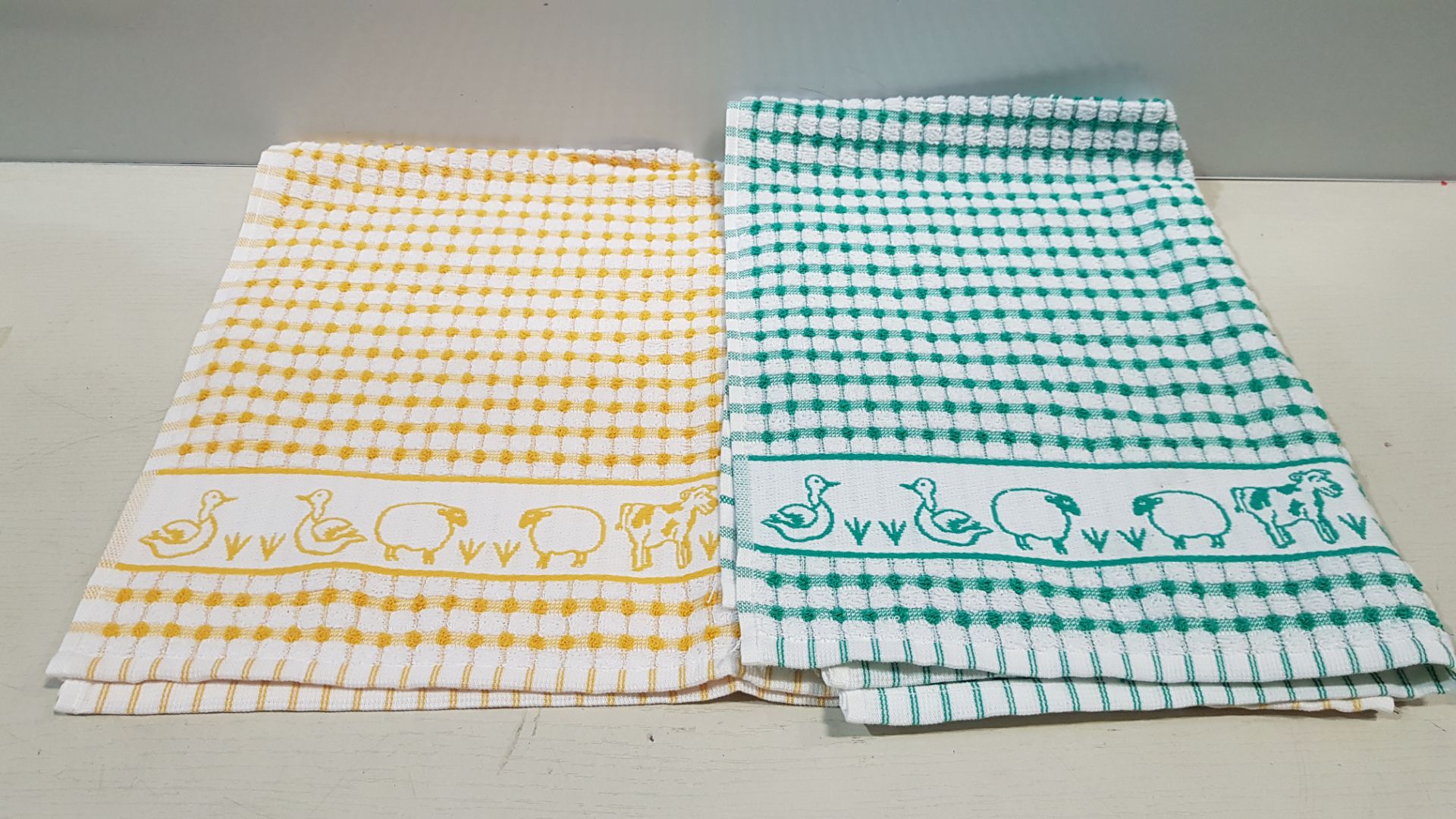 144 X BRAND NEW TEA / KITCHEN TOWELS - IN 2 COLOURS- ( 50 X 70 CM ) IN 2 BOXES 1 BOX YELLOW 1 BOX