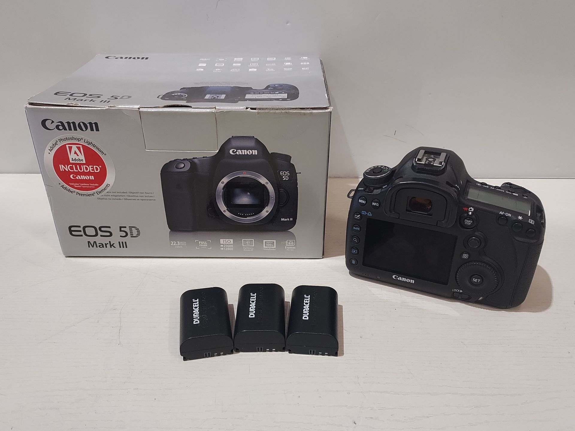 CANON 5D MARK III EOS DIGITAL CAMERA BODY WITH SPARE BATTERIES WITH ORIGINAL BOX - Image 3 of 3