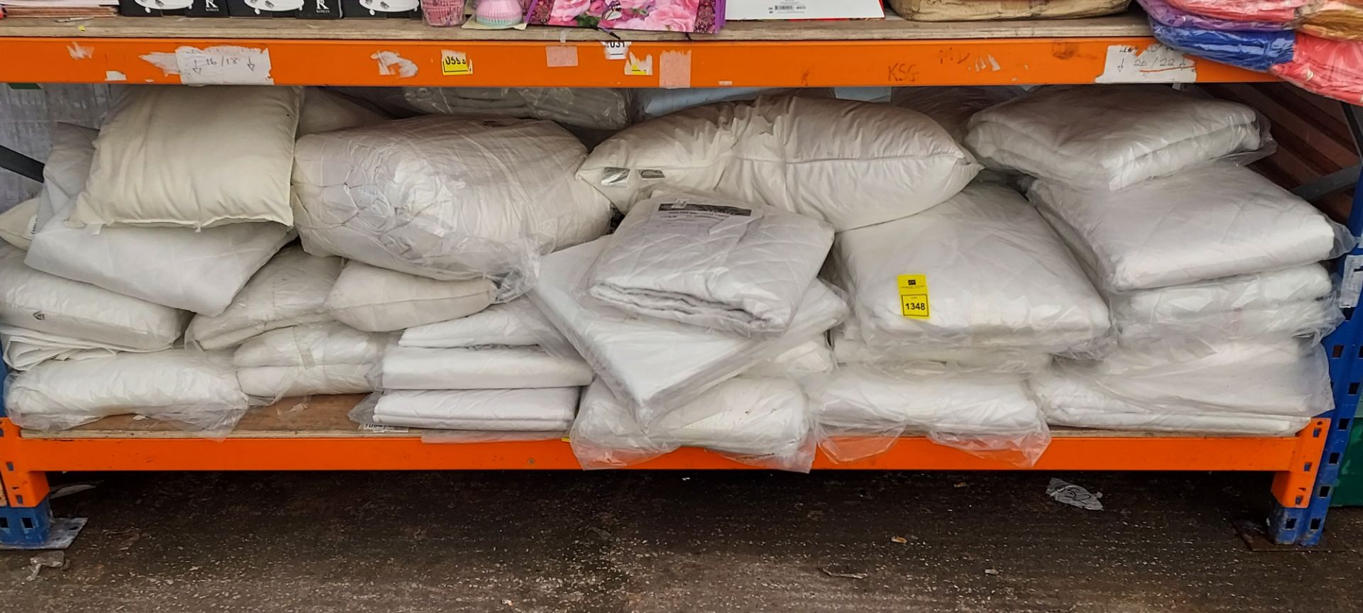 40 + BRAND NEW BEDDING LOT CONTAINING DUCK AND FEATHER DOWN SUPERKING DUVET 10.5 TOG - COROVIN