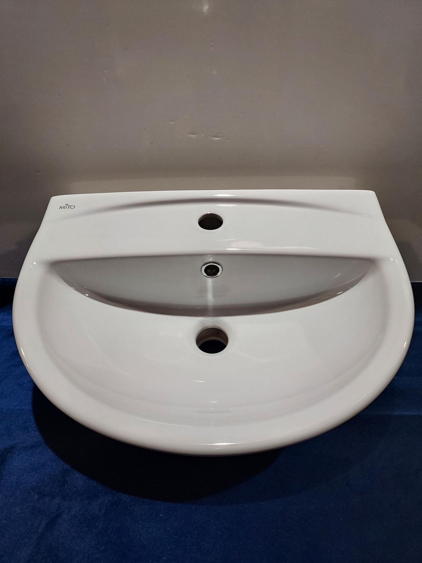 22 X BRAND NEW BOXED MITO WHITE WASH BASINS