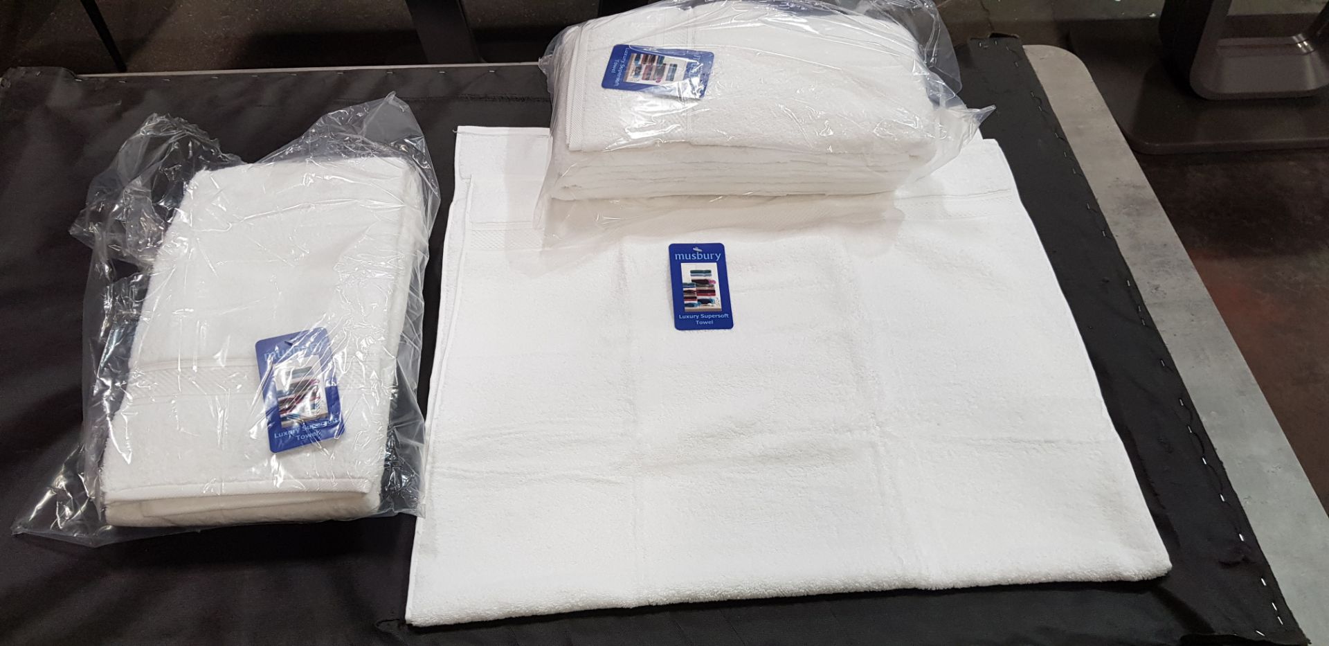 36 X BRAND NEW MUSBURY LUXURY SUPERSOFT TOWELS - ALL IN WHITE COLOUR - ( SIZE : 70 X 127 CM ) - IN 2