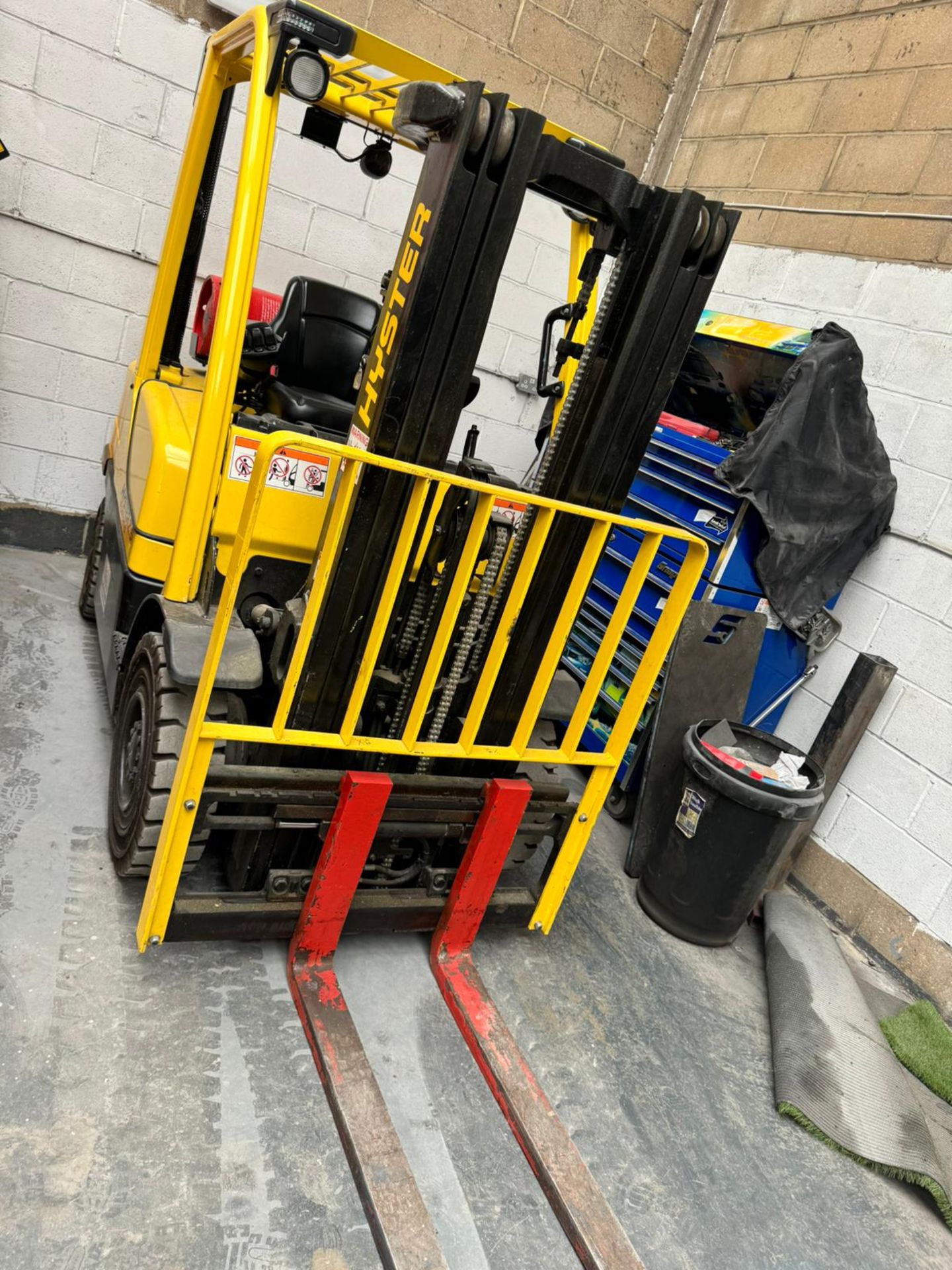 HYSTER COUNTERBALANCE FORK LIFT TRUCK ***NOTE: LOCATED IN CROYDON*** MODEL NUMBER: H2.5FT YOM: 2011, - Image 7 of 7