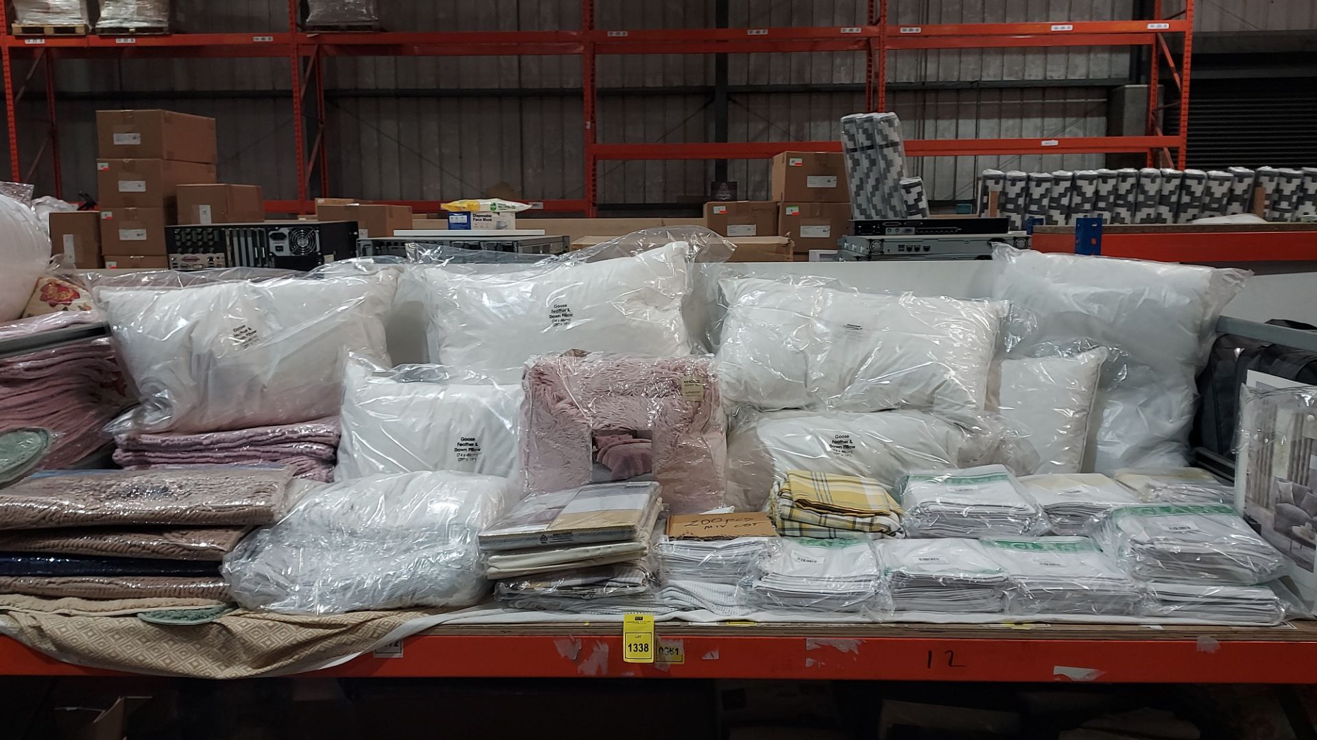 200+ PIECE MIXED LOT CONTAINING GOOSE FEATHER DOWN PILLOWS , SOFT AND COSY KING SIZE DUVET SETS,