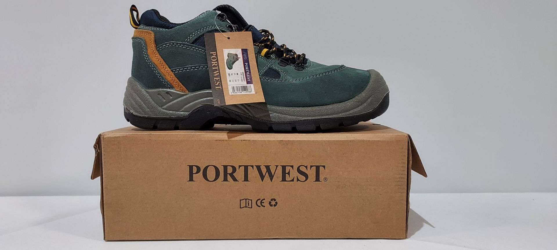 21 X BRAND NEW IN BOX PAIRS OF PORTWEST HIKER BOOTS 18 IN SIZE 9 AND 3 IN SIZE 11