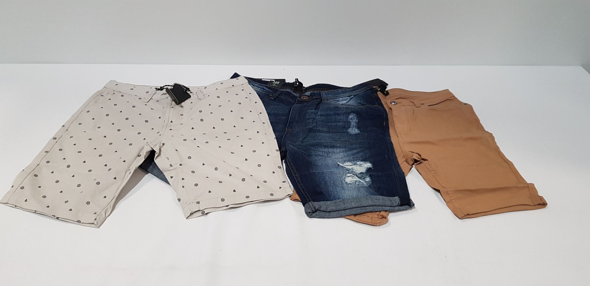 10 X MIXED THREADBARE DENIM SHORTS IN MIXED SIZES AND STYLES (RRP £34.99 EACH TOTAL £350) IN ONE