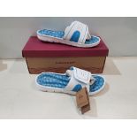12 X BRAND NEW DUNLOP JAYNE ADJUSTABLE STRAP MEMORY FOAM SLIDERS ( DLP077) - IN WHITE AND BLUE IN