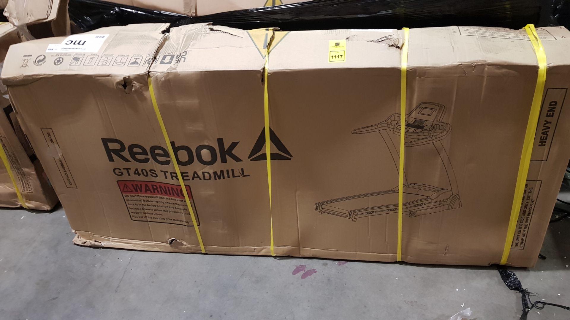 1 X BOXED REEBOK GT40S TREADMILL IN BLACK - IN 1 BOX ( PLEASE NOTE CUSTOMER RETURN AND DAMAGE ON BOX - Image 2 of 2