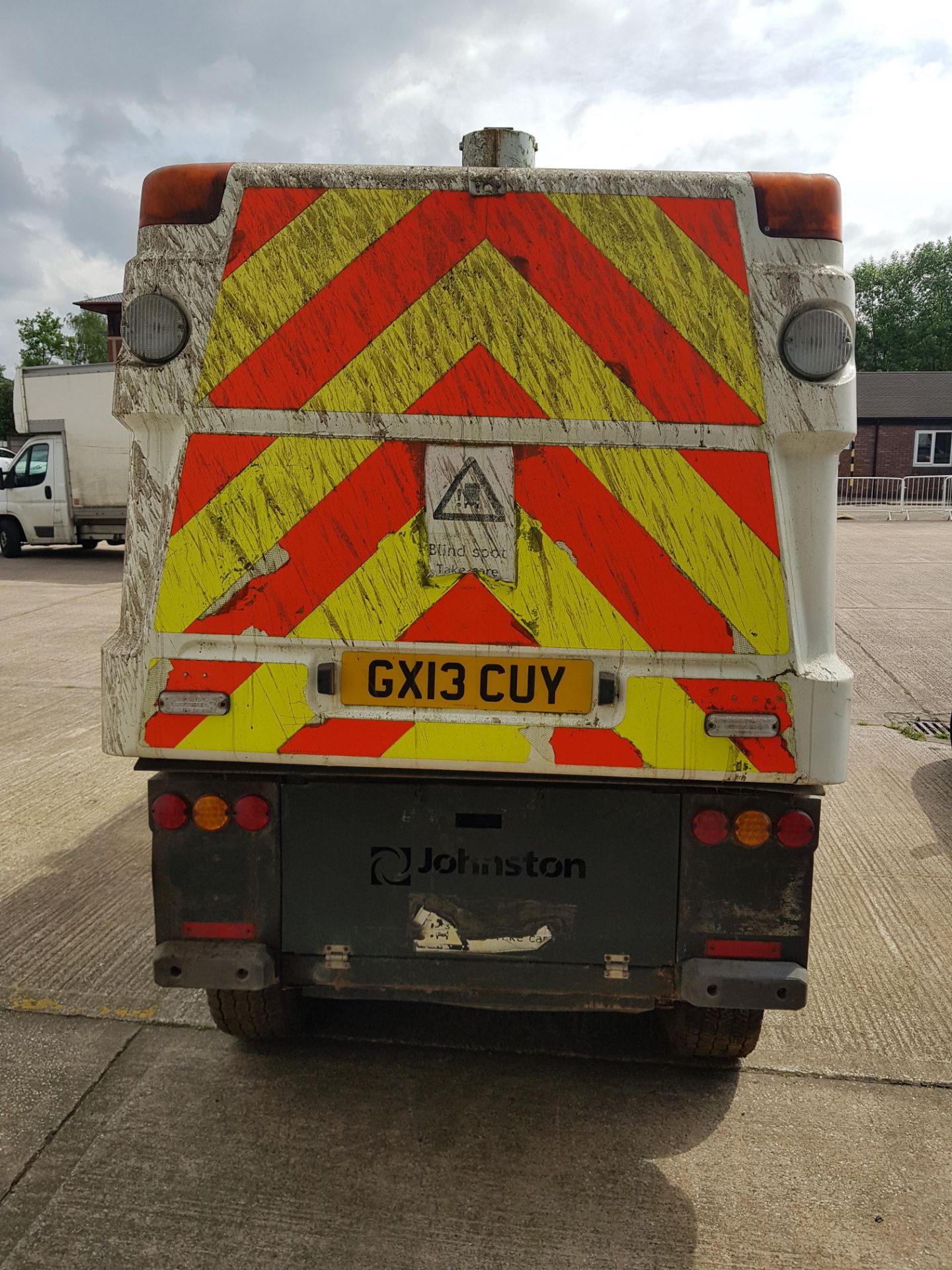 WHITE JOHNSTON SWEEPER - DIESEL 3922CC FIRST REGISTERED 19/4/2013 REG: GX13CUY MILEAGE : CANT - Bild 6 aus 9