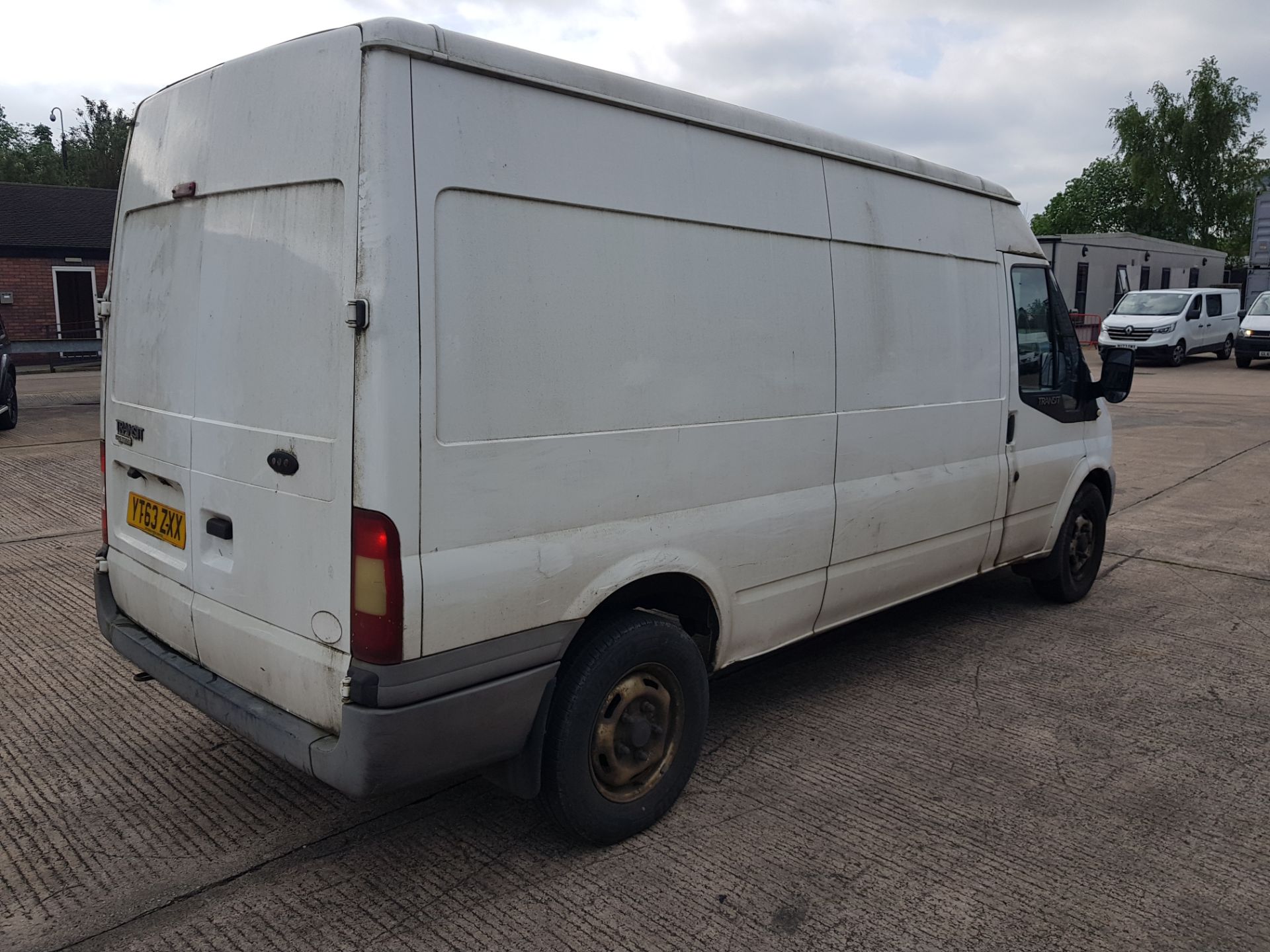 WHITE FORD TRANSIT 125 T350 RWD DIESEL PANEL VAN 2198CC FIRST REGISTERED 11/2/2014 REG: YT63ZXX - Image 3 of 11