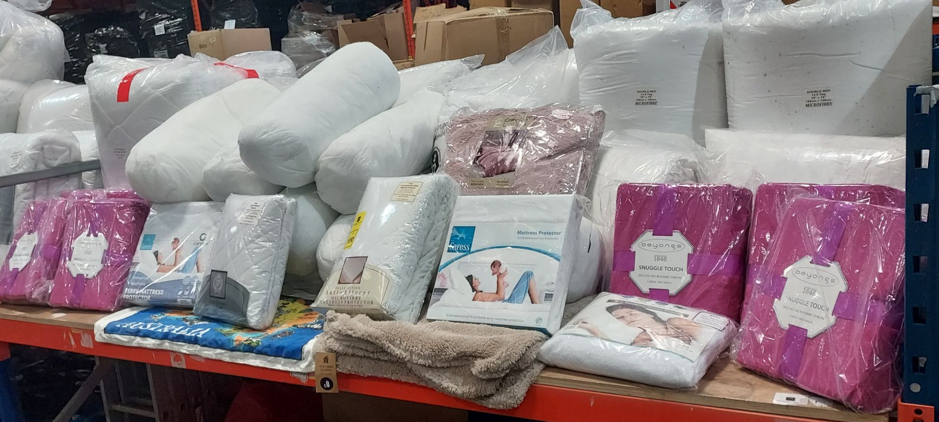 40 + BRAND NEW BEDDING LOT CONTAINING LUXURY DIAMOND MATTRESS PROTECTOR 34 X 75 - CATHERINE